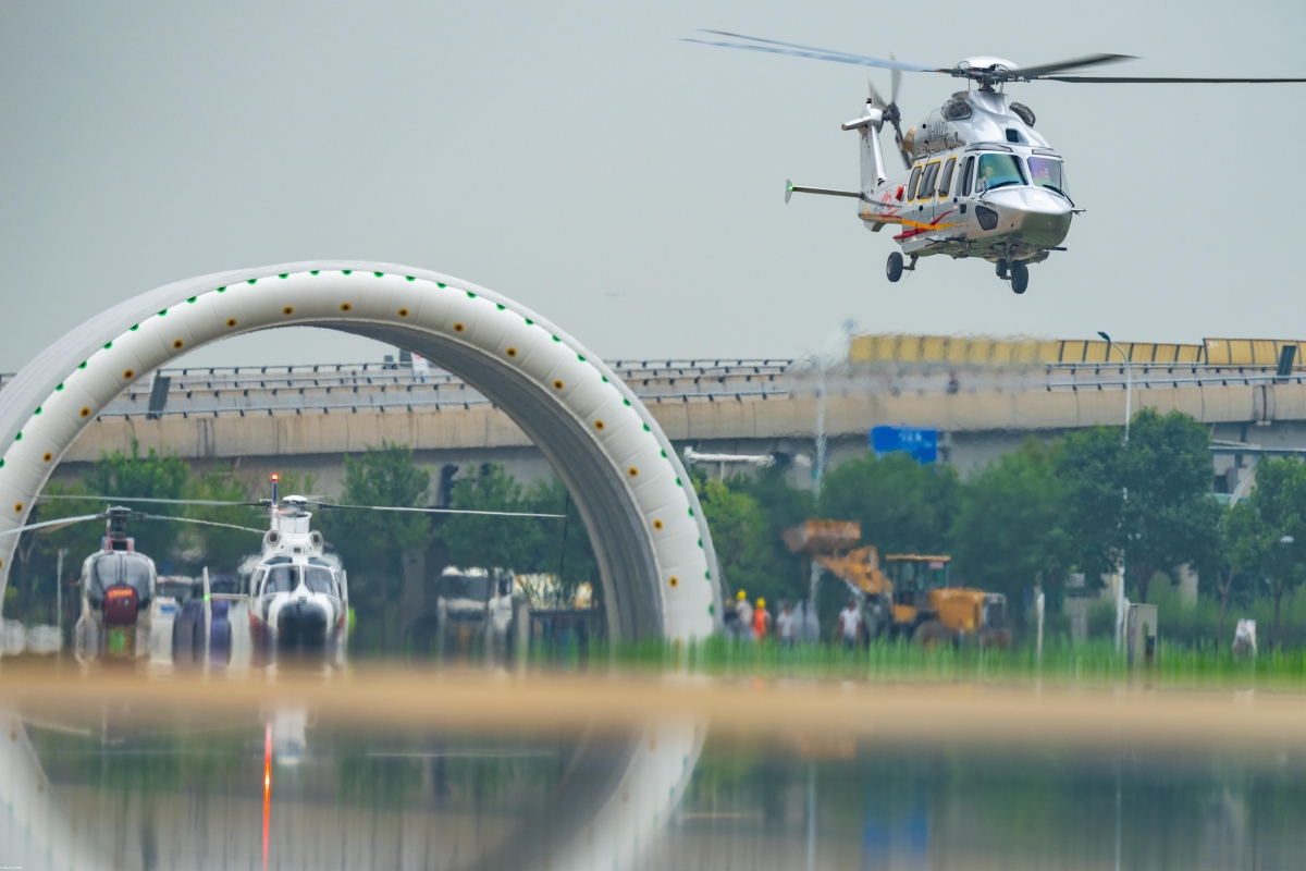 AC352举行航行预演 摄影：岳书华